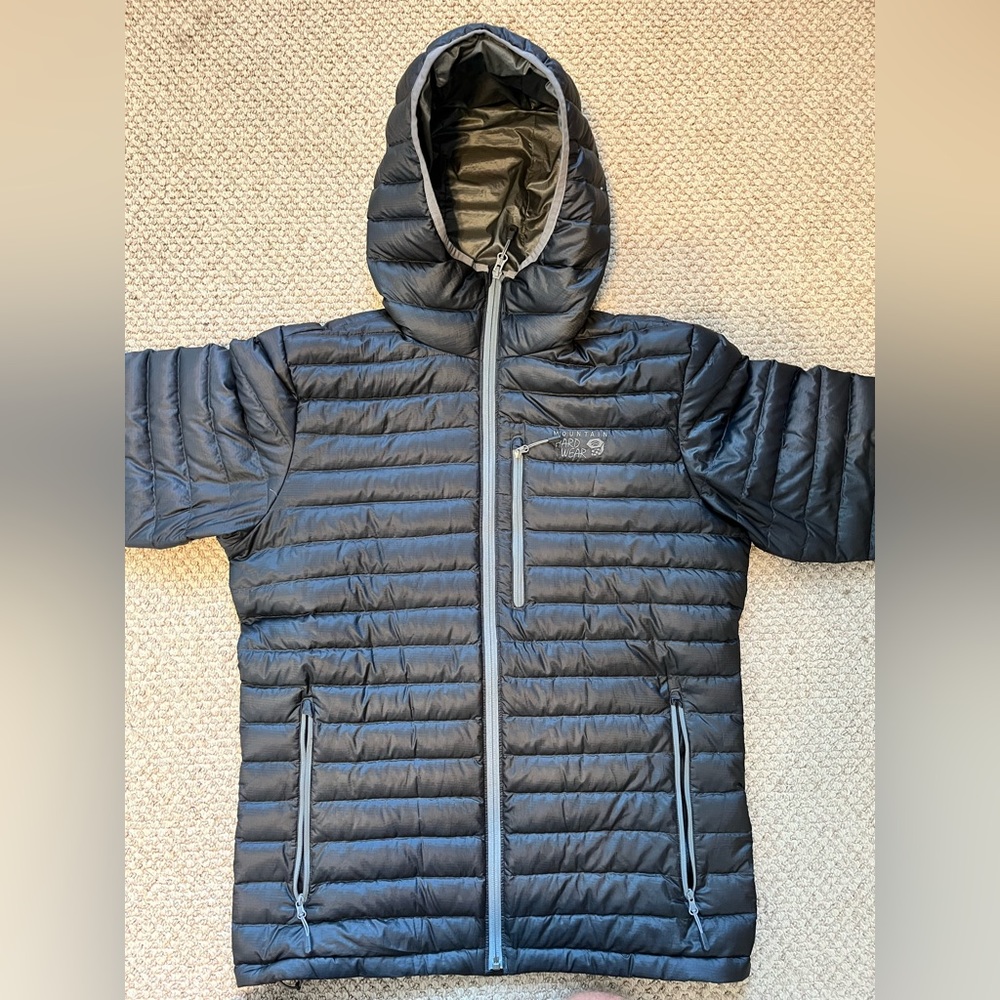 Mountain Hardware 800 down hooded puffer jacket